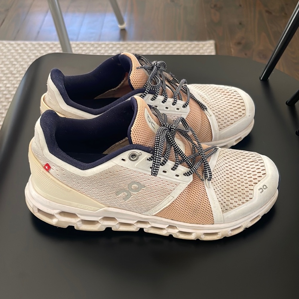On Women's Cloudstratus Sneaker